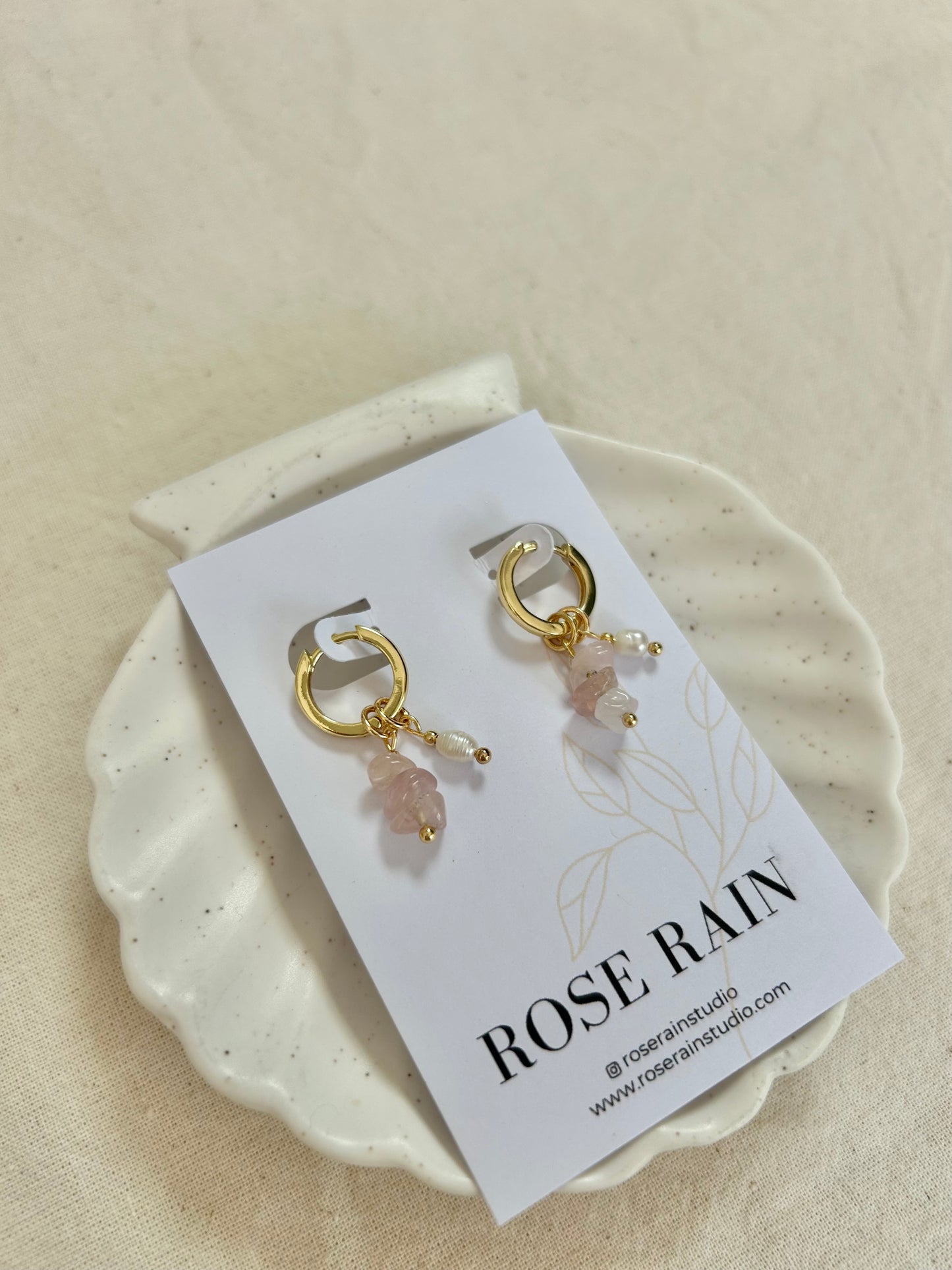 ROSA DETACHABLE CHARM HUGGIE EARRINGS IN 18K GOLD