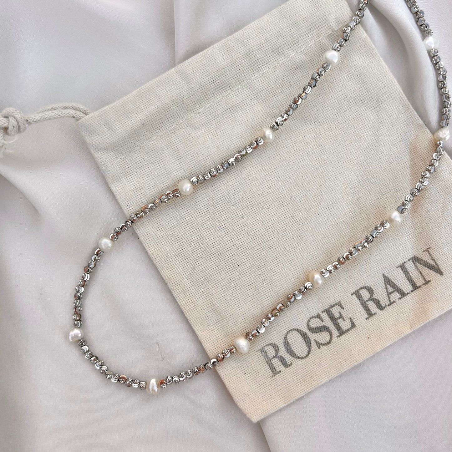 DAINTY PEARL BEADED NECKLACE IN PLATINUM