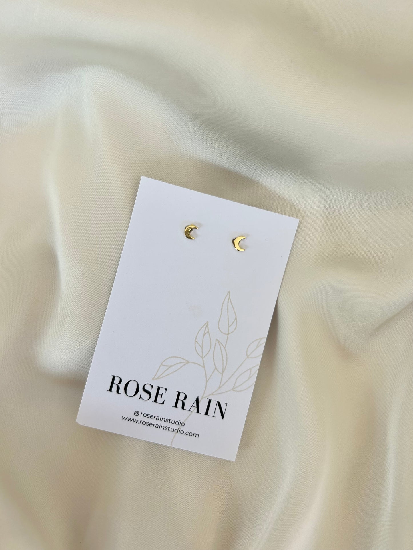 MOON STUD EARRINGS IN 18K GOLD