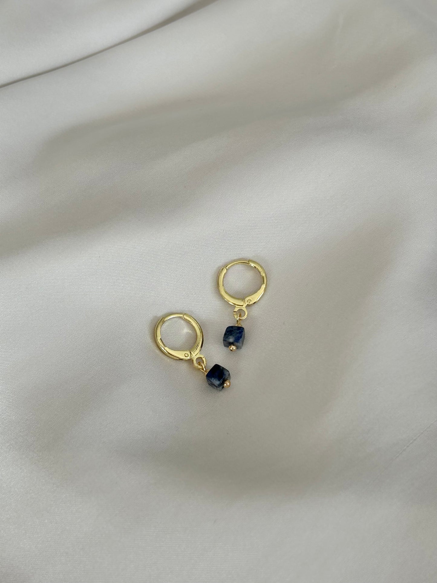 TINY LAPIS LAZULI HUGGIE EARRINGS IN 18K GOLD