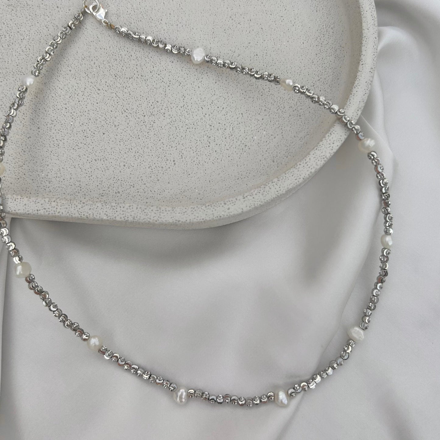 DAINTY PEARL BEADED NECKLACE IN PLATINUM