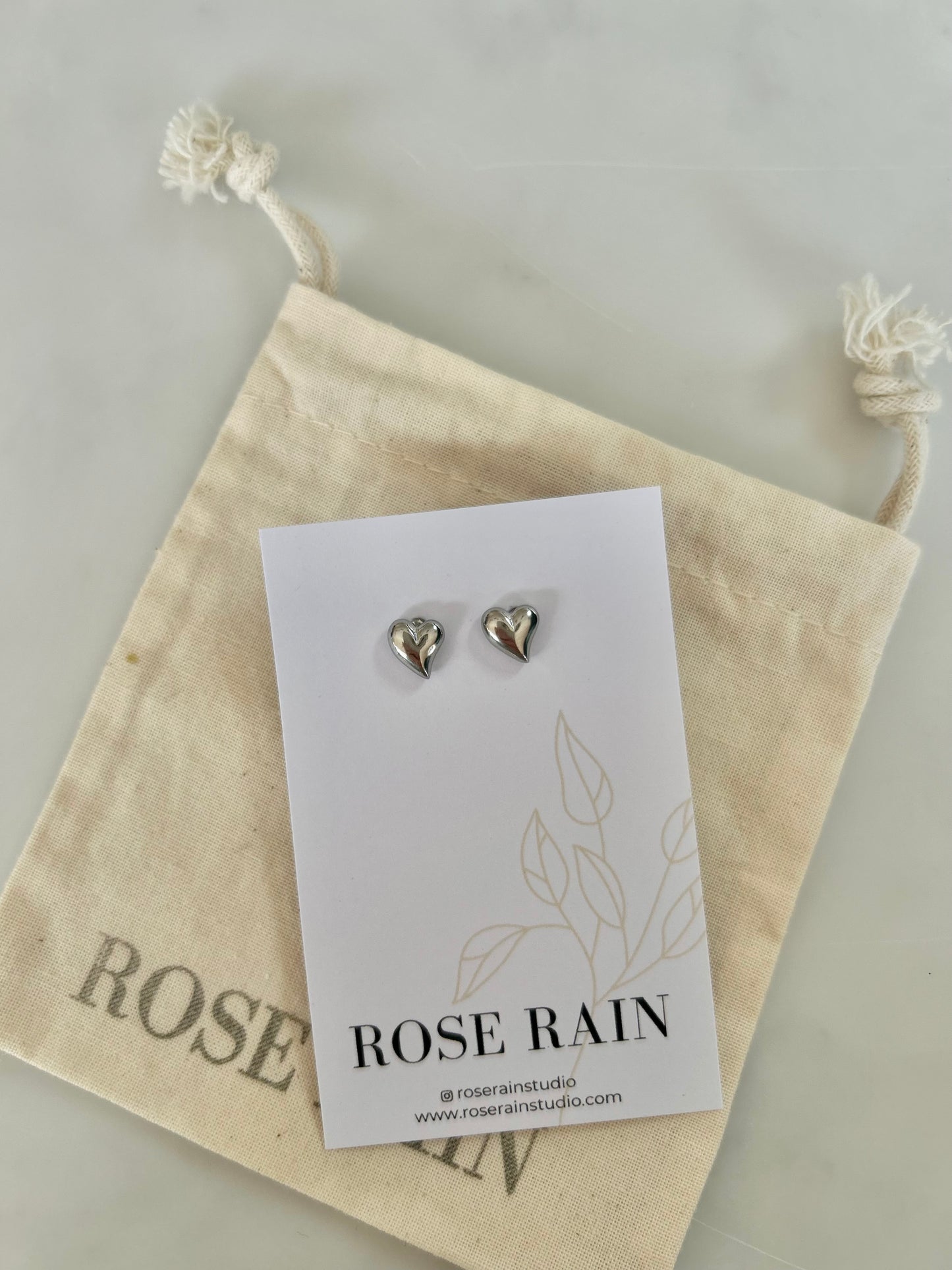 HEART STUD EARRINGS IN SILVER