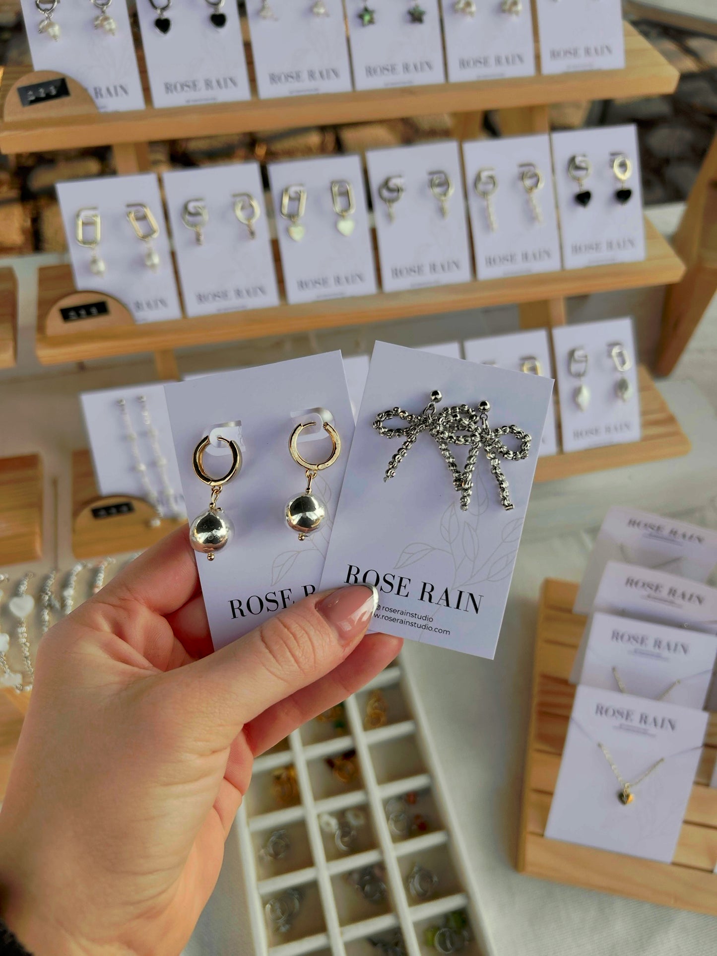 BEADED BOW STUDS IN PLATINUM