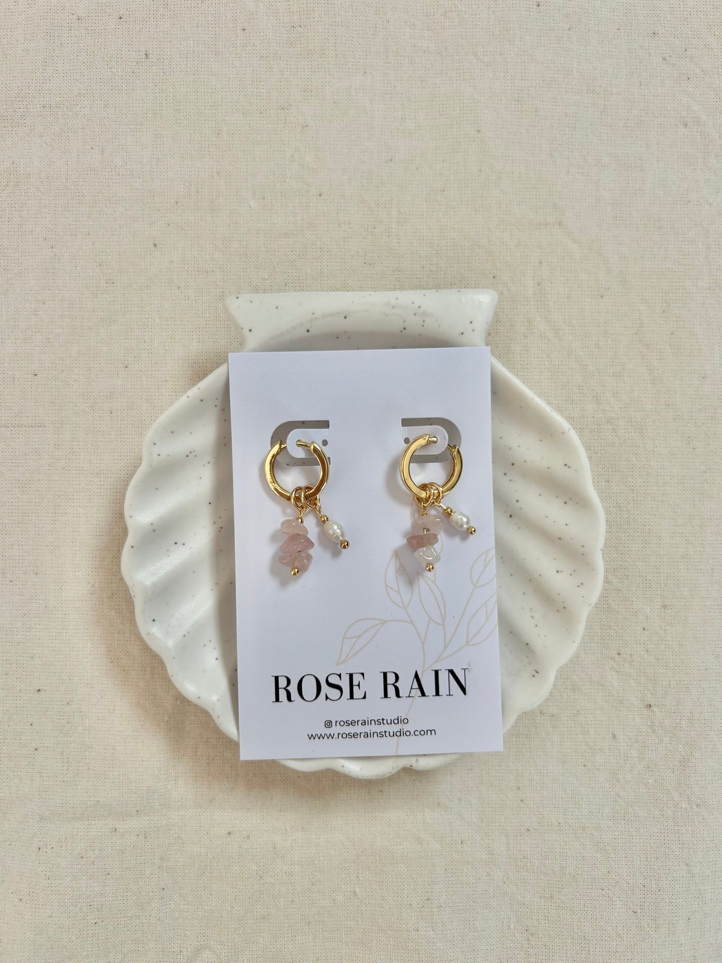 ROSA DETACHABLE CHARM HUGGIE EARRINGS IN 18K GOLD