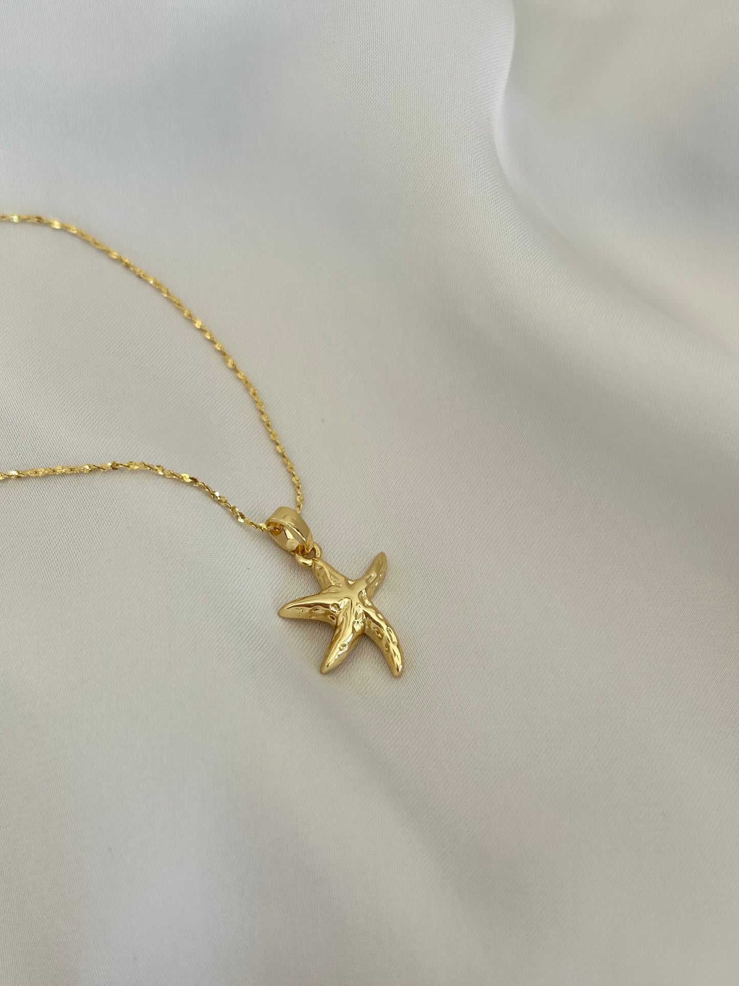 STARFISH NECKLACE IN 18K GOLD