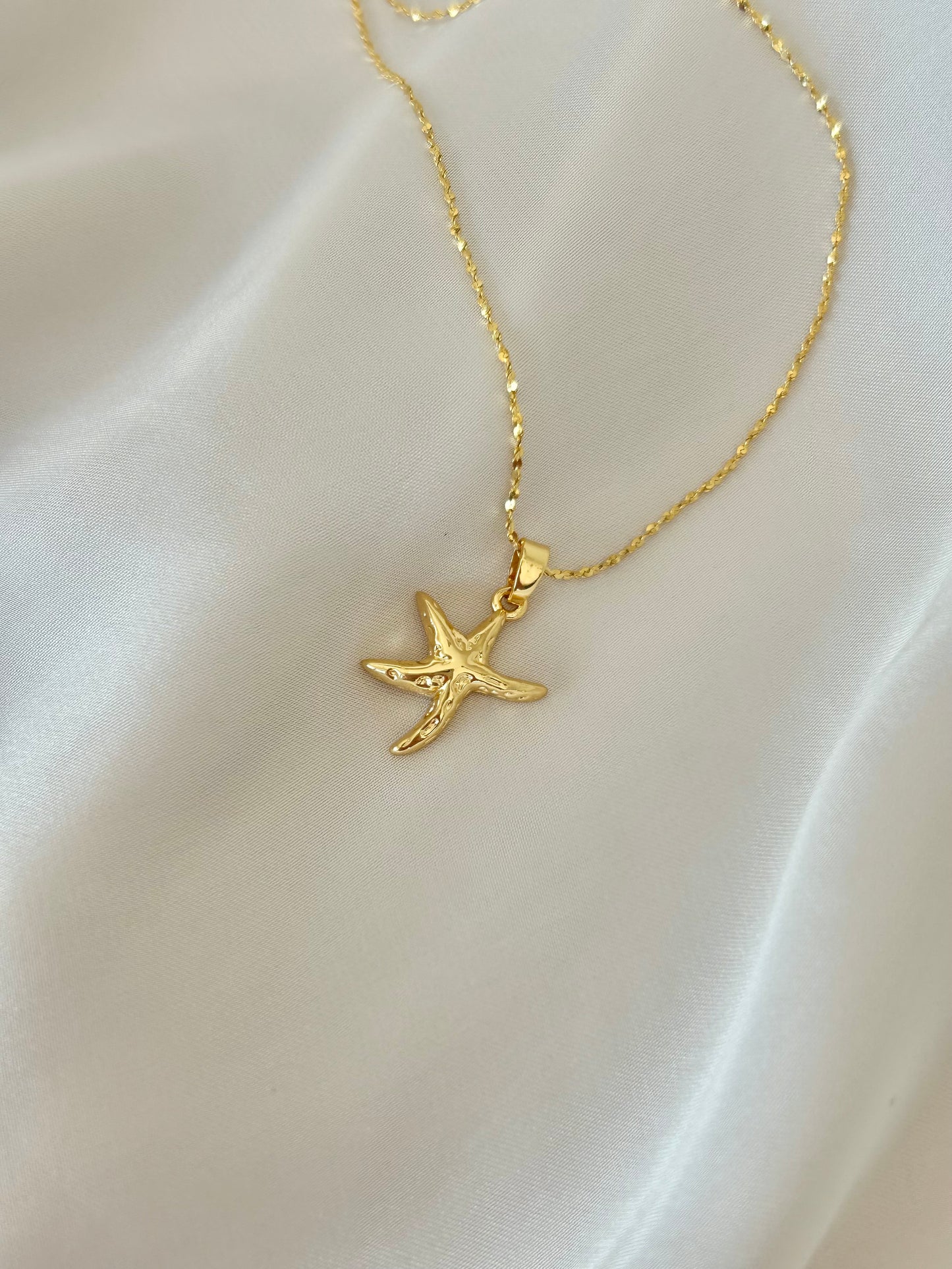 STARFISH NECKLACE IN 18K GOLD
