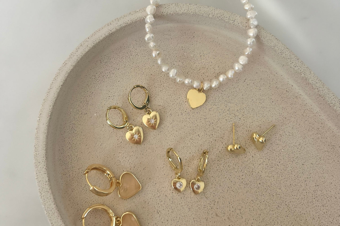 STAR HEART HUGGIE EARRINGS IN 18K GOLD