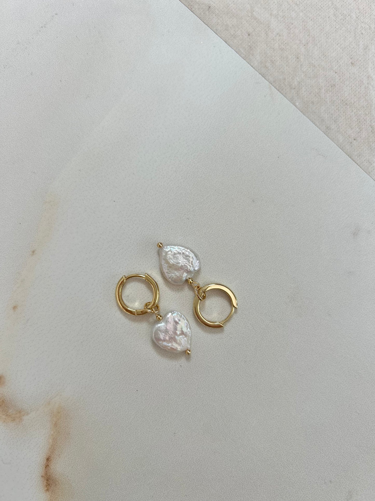 PEARL HEART DETACHABLE CHARM HUGGIE EARRINGS IN 18K GOLD