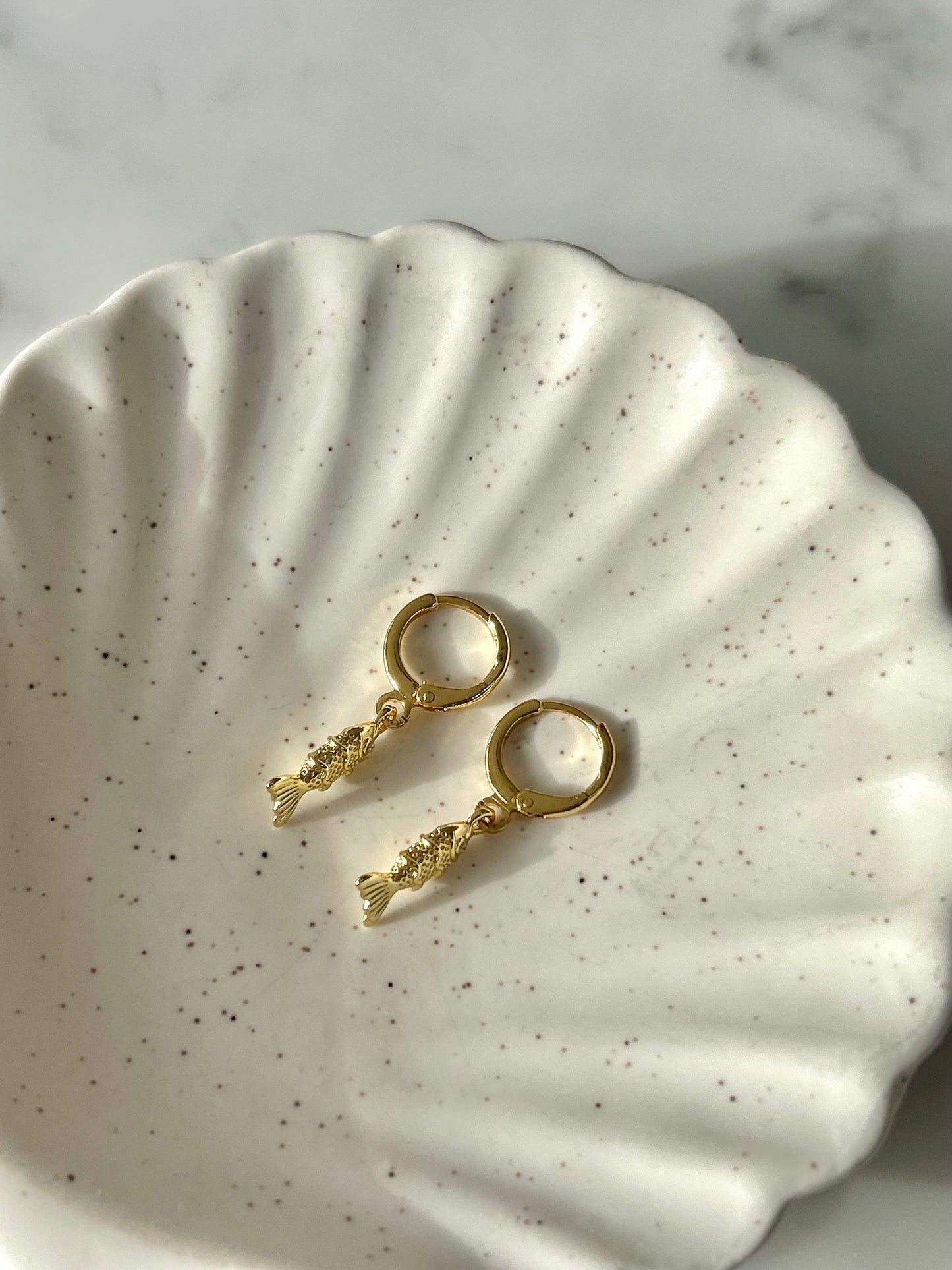 LITTLE FISH EARRINGS IN 18K GOLD