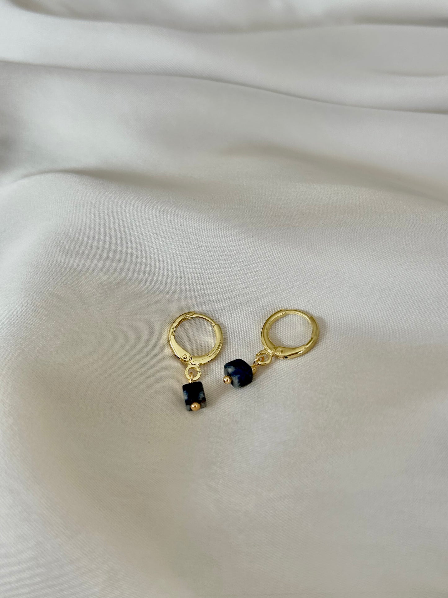 TINY LAPIS LAZULI HUGGIE EARRINGS IN 18K GOLD