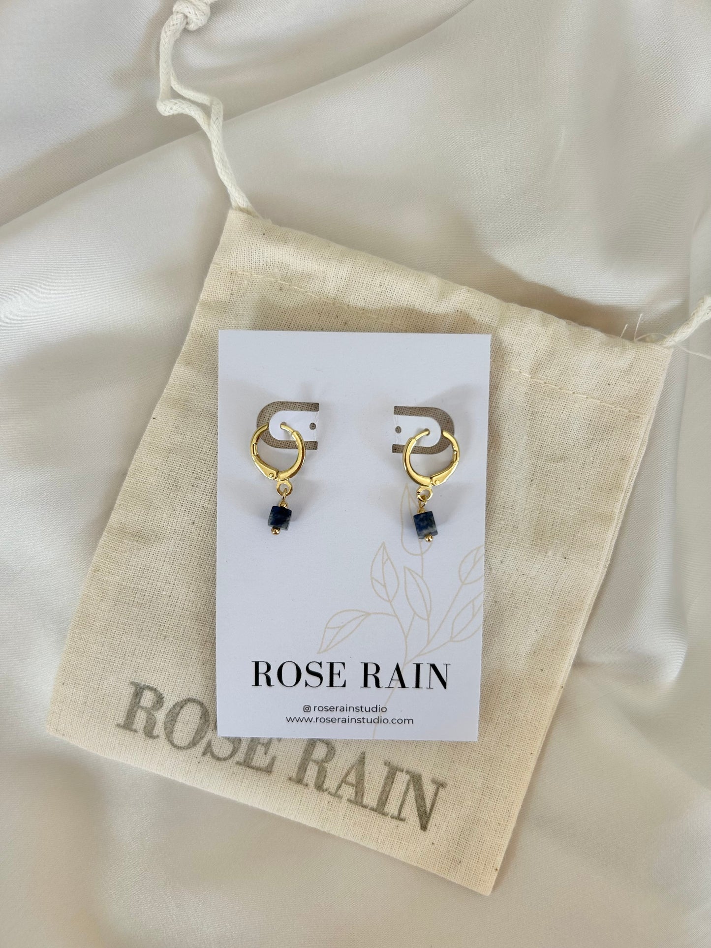 TINY LAPIS LAZULI HUGGIE EARRINGS IN 18K GOLD