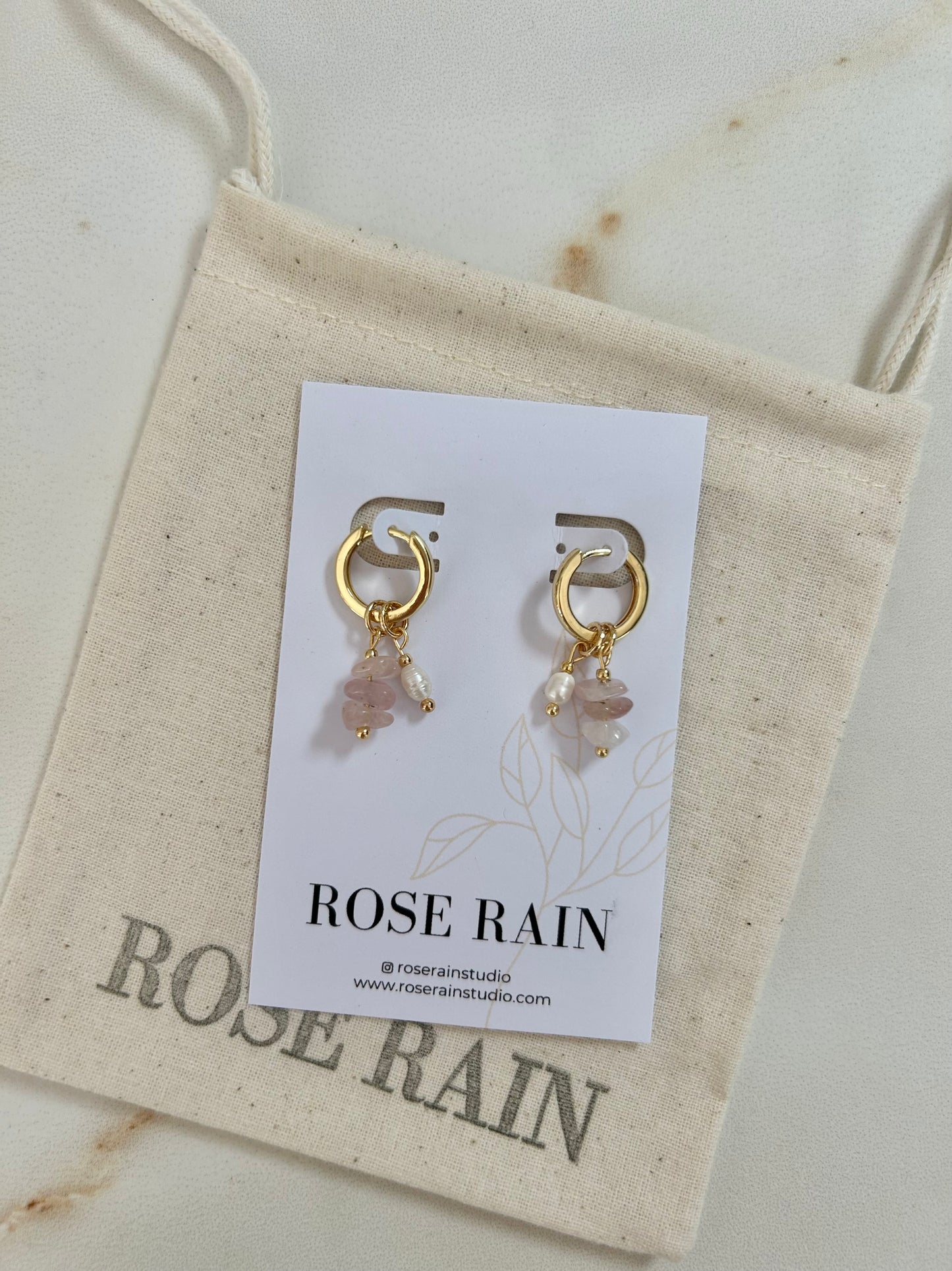 ROSA DETACHABLE CHARM HUGGIE EARRINGS IN 18K GOLD