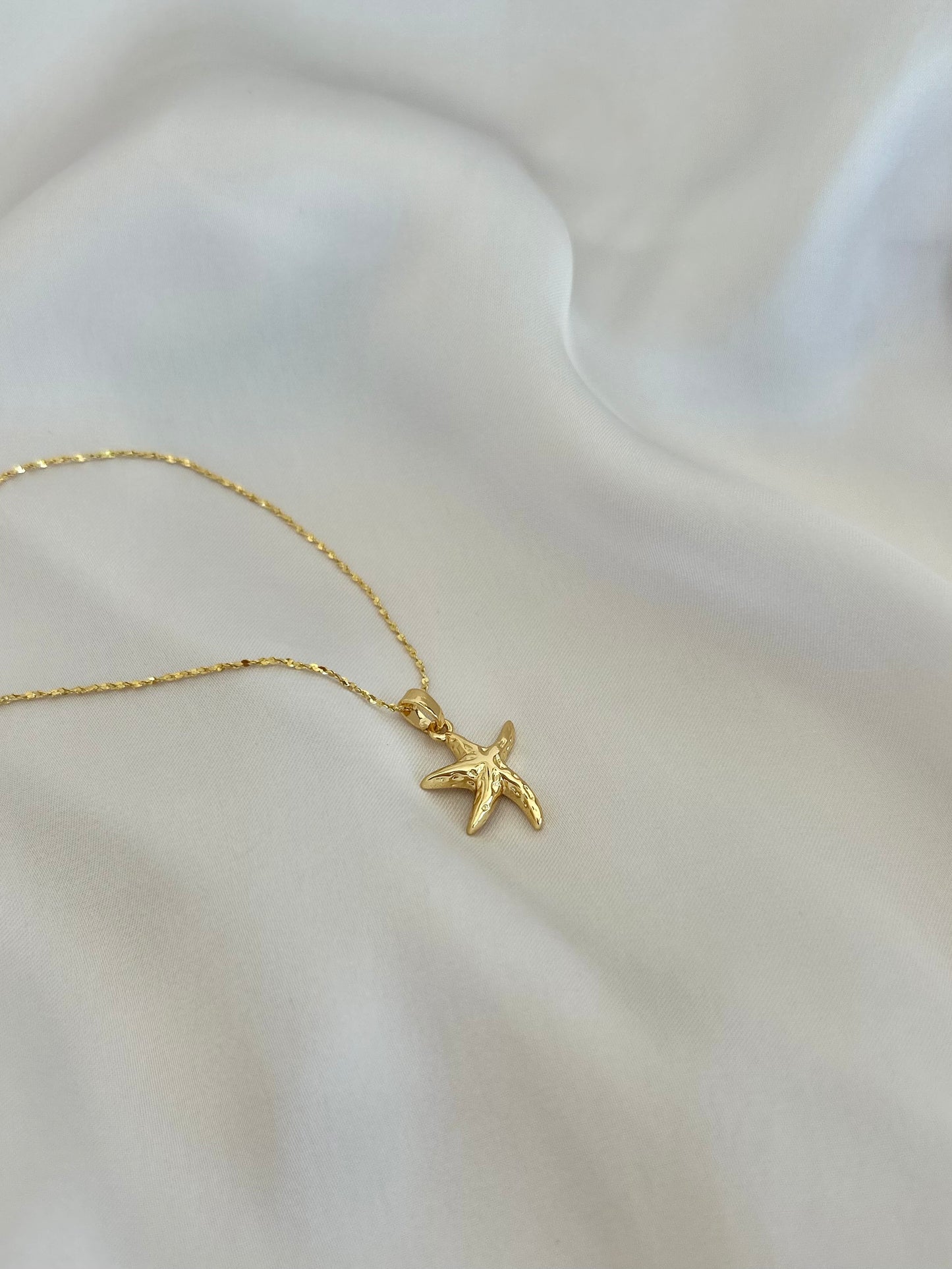 STARFISH NECKLACE IN 18K GOLD