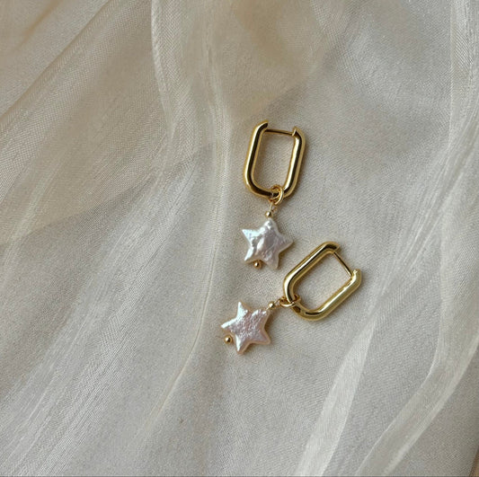 OVAL HOOPS WITH DETACHABLE STAR PEARL IN 18K GOLD