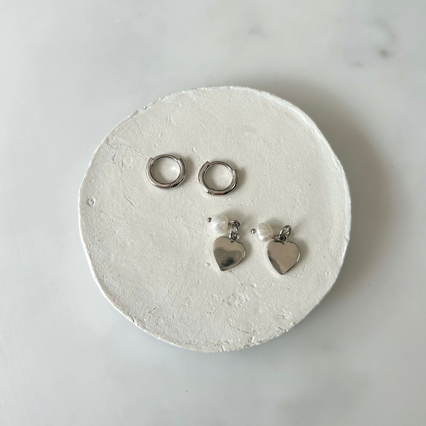 DETACHABLE HEART PEARL CHARM HUGGIE EARRINGS IN PLATINUM
