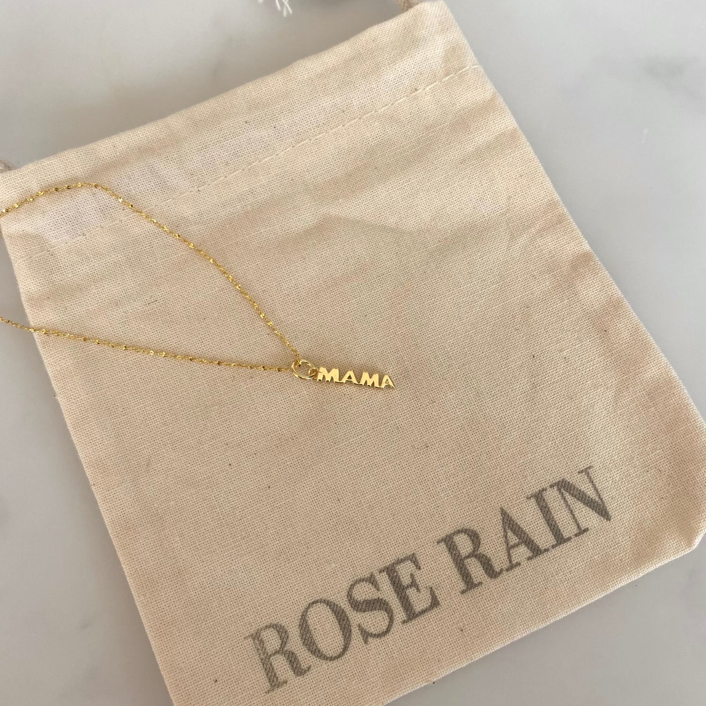 MAMA NECKLACE IN 18K GOLD