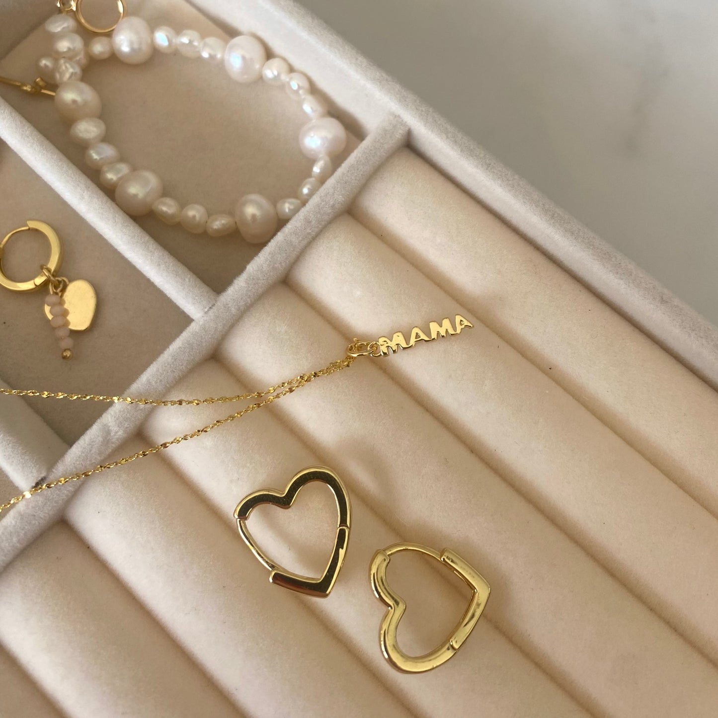 MAMA NECKLACE IN 18K GOLD