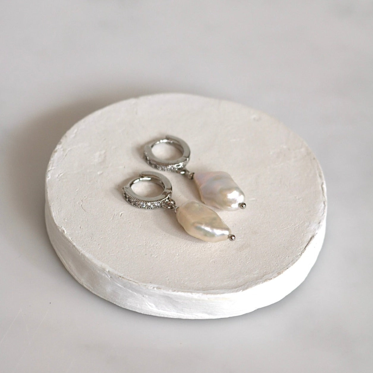 BAROQUE PEARL HUGGIE EARRINGS IN PLATINUM