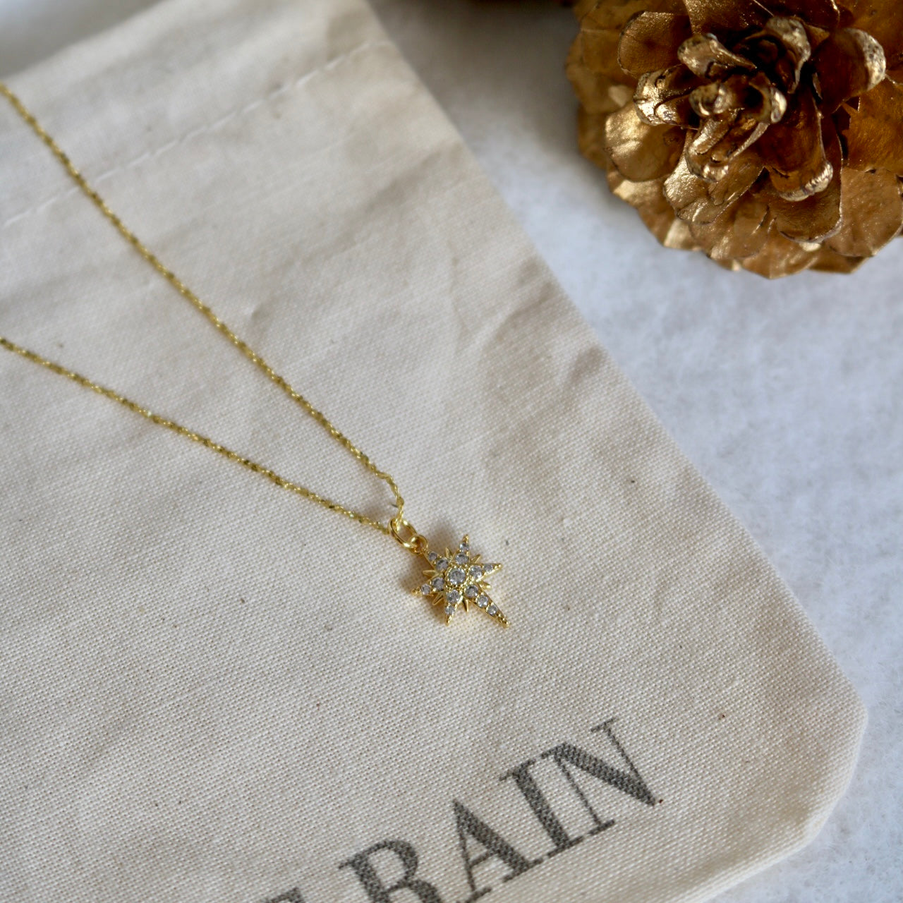 STAR GAZER NECKLACE IN 18K GOLD