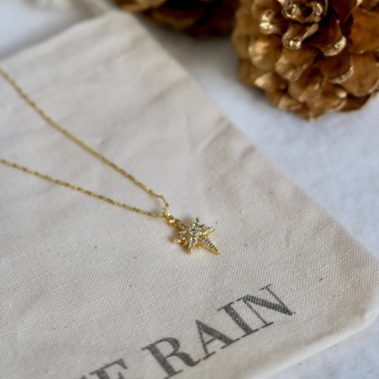 STAR GAZER NECKLACE IN 18K GOLD