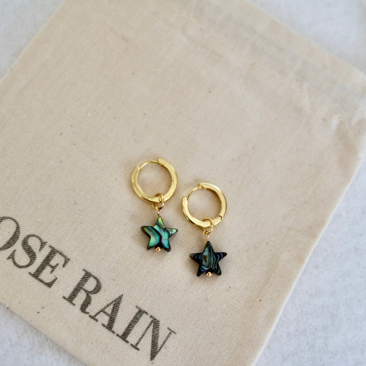 DETACHABLE BLACK SHELL STAR CHARM HUGGIE EARRINGS