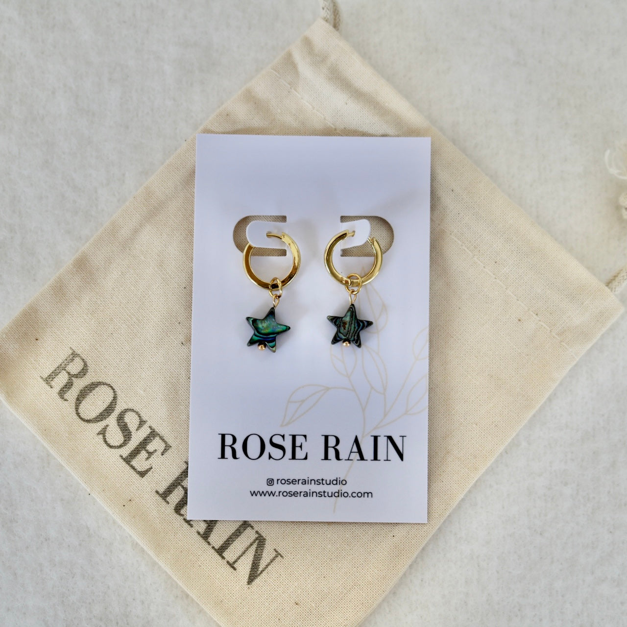 DETACHABLE BLACK SHELL STAR CHARM HUGGIE EARRINGS