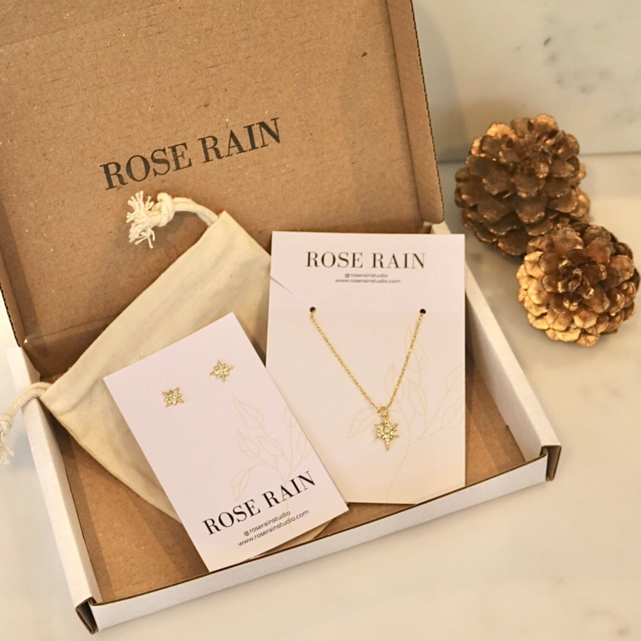 STAR GAZER NECKLACE IN 18K GOLD