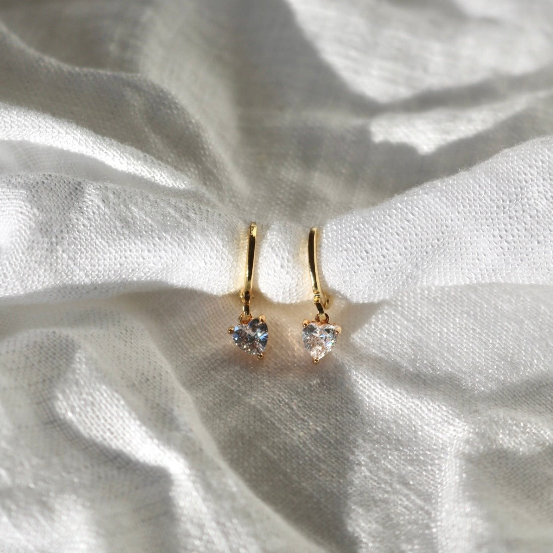 TINY HEART HUGGIE EARRINGS IN 18K GOLD