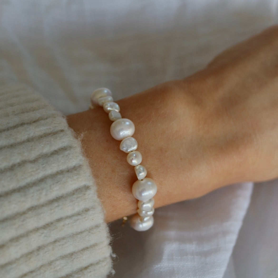 CALLIE PEARL BEADED BRACELET IN PLATINUM