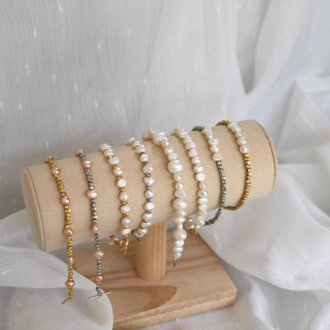 EVA PEARL BEADED BRACELET IN PLATINUM
