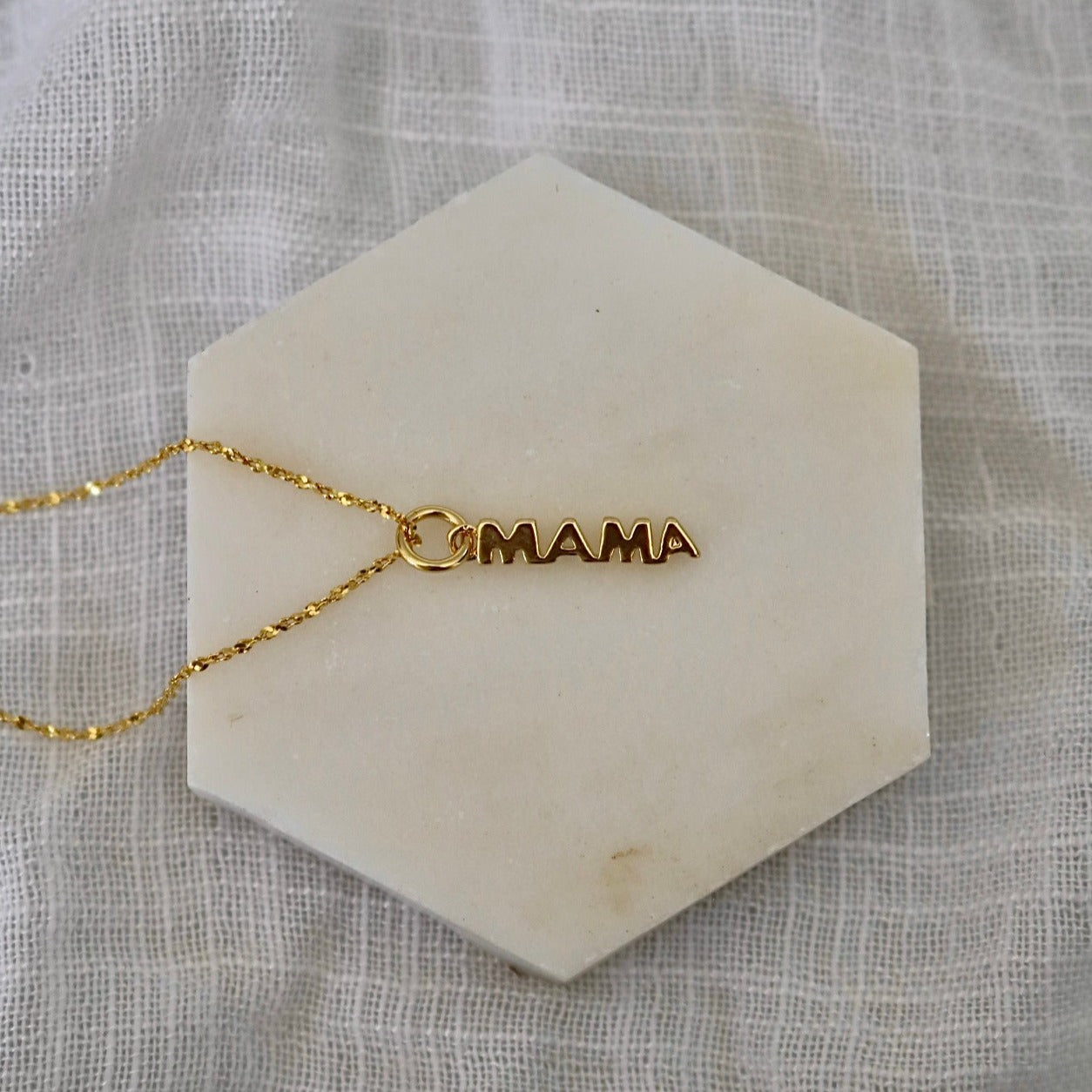 MAMA NECKLACE IN 18K GOLD