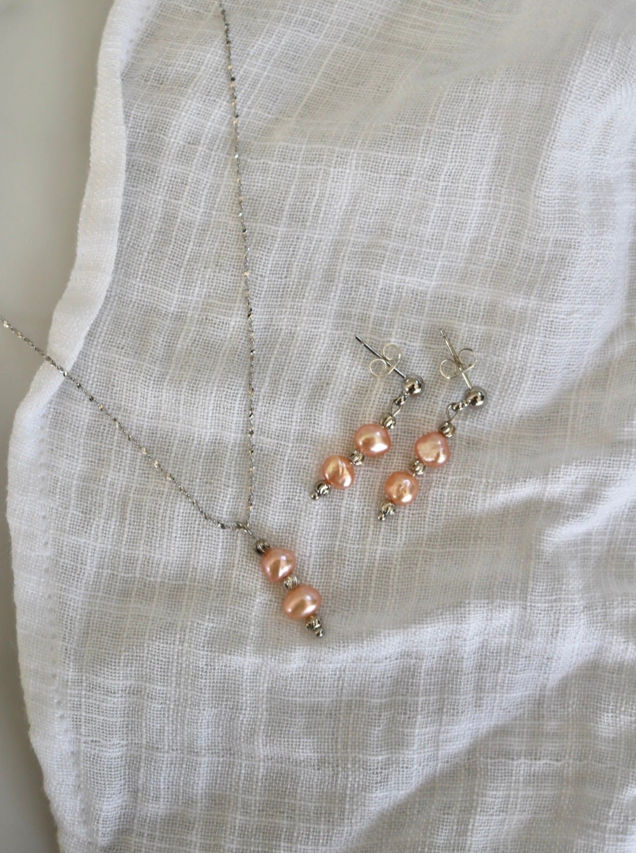 SUNRISE PINK PEARL NECKLACE IN PLATINUM