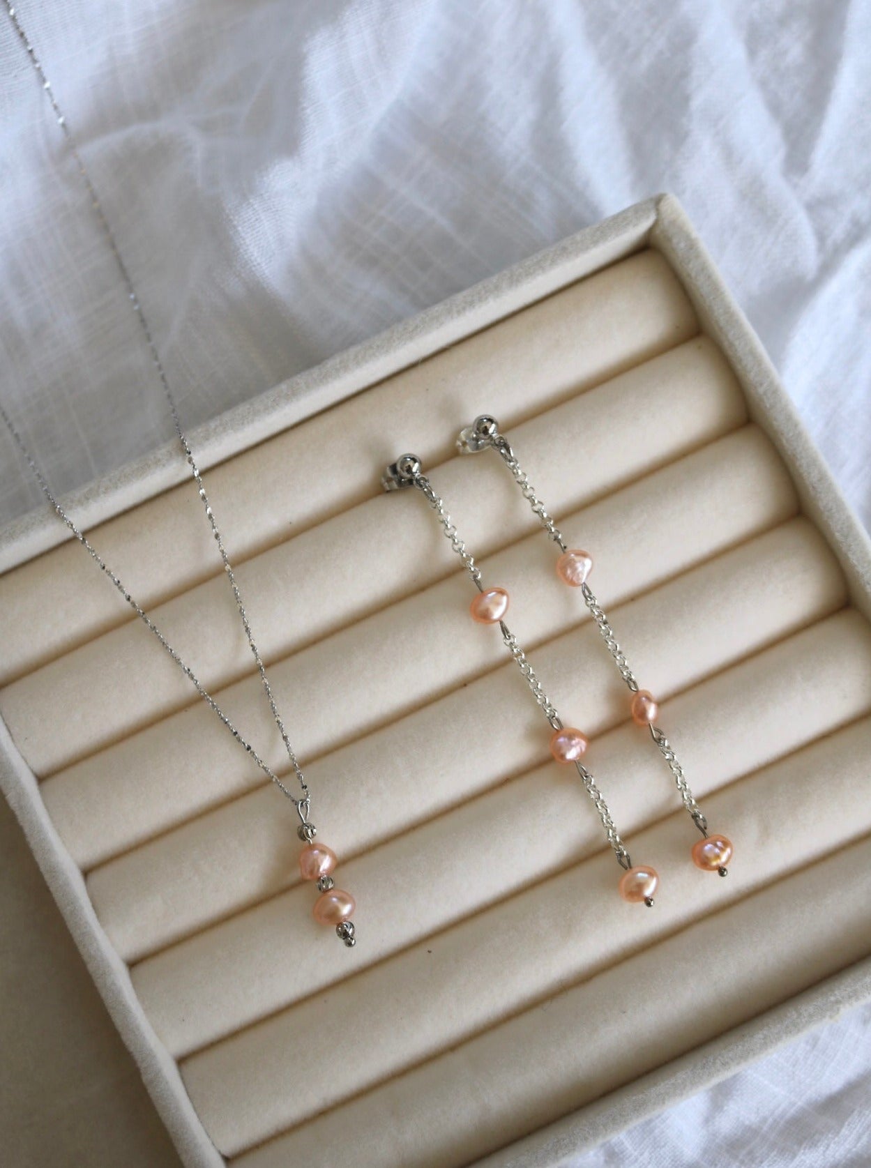 SUNRISE PINK PEARL NECKLACE IN PLATINUM