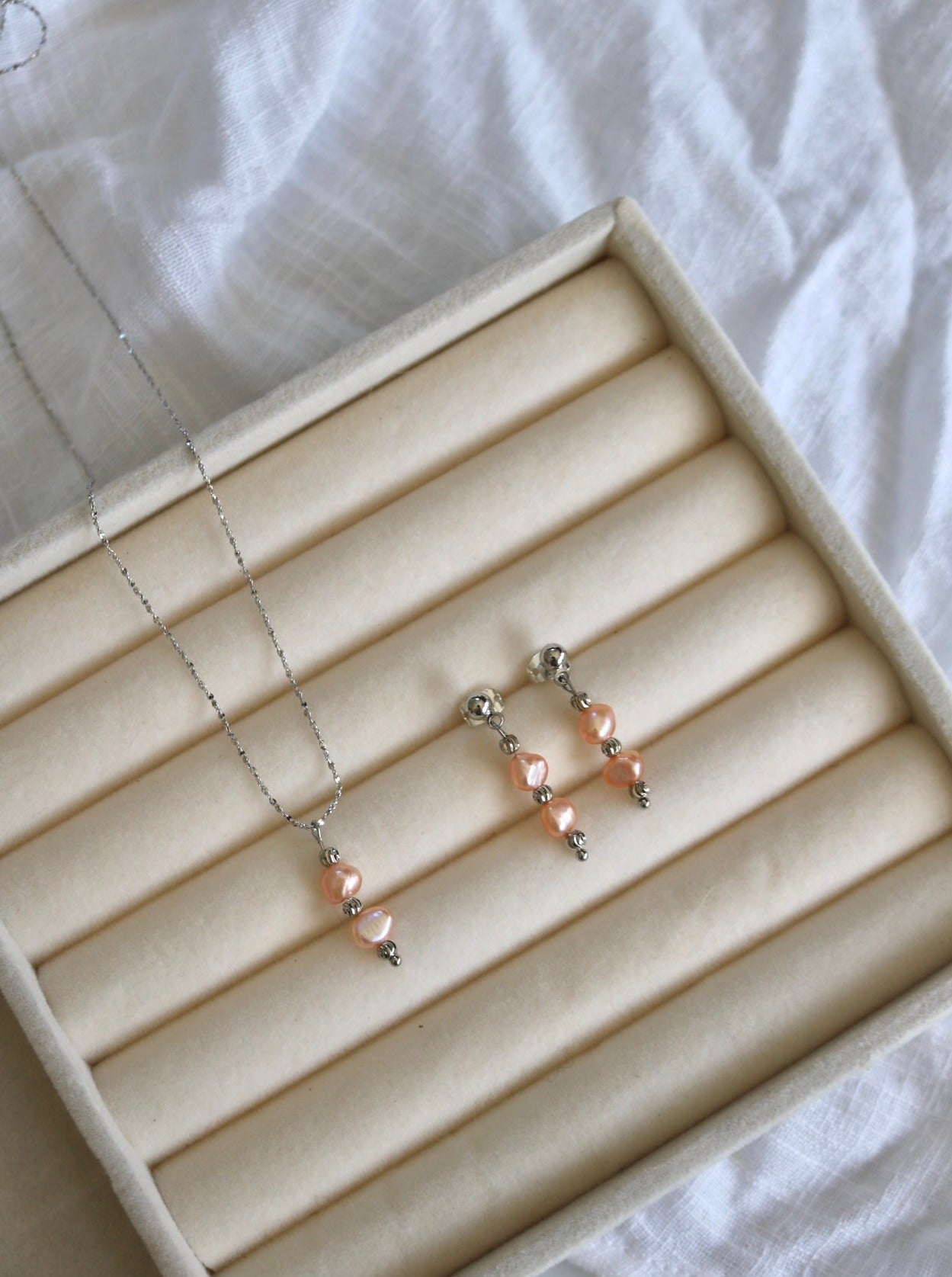 SUNRISE PINK PEARL NECKLACE IN PLATINUM