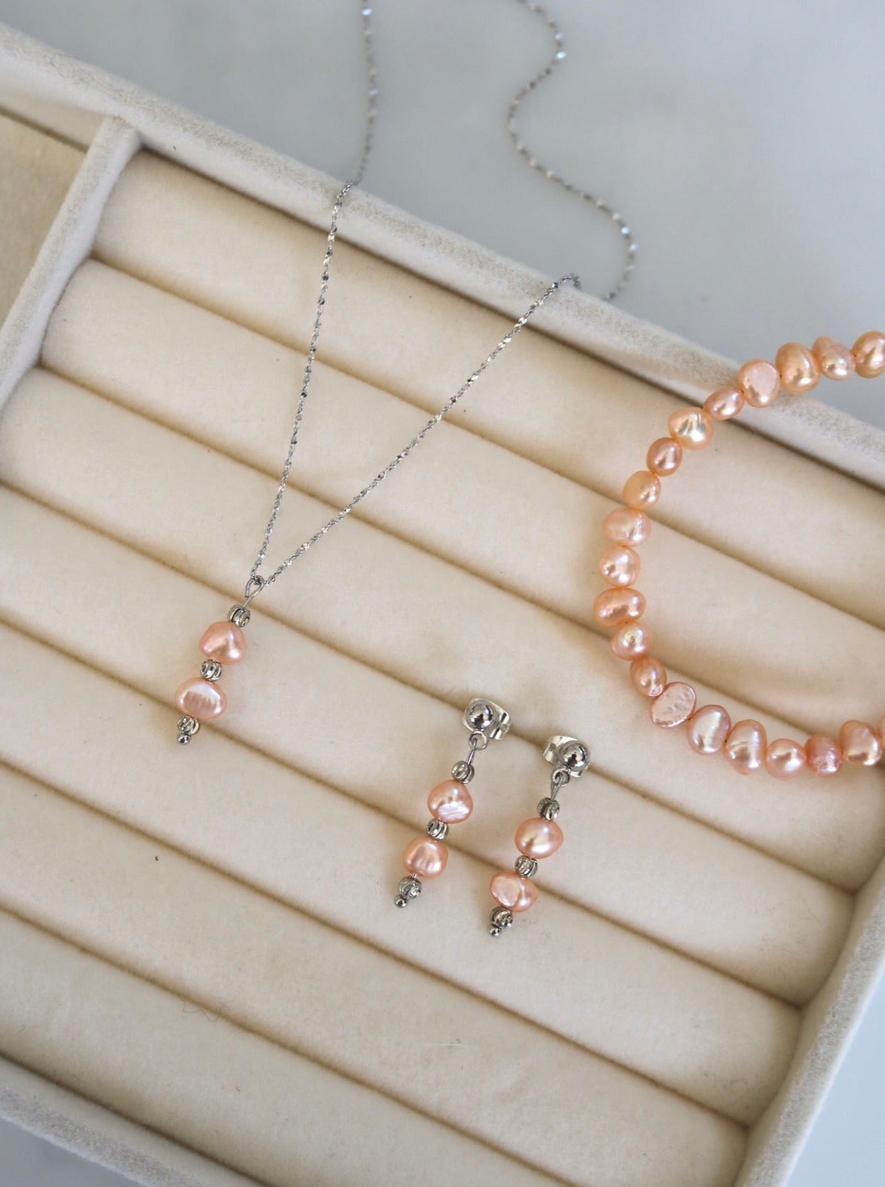 SUNRISE PINK PEARL NECKLACE IN PLATINUM