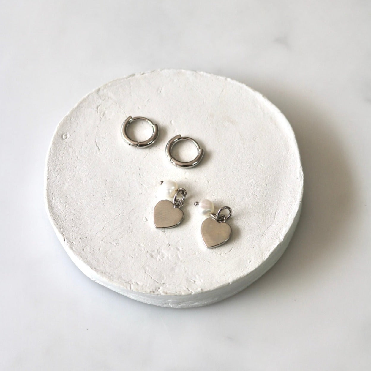 DETACHABLE HEART PEARL CHARM HUGGIE EARRINGS IN PLATINUM