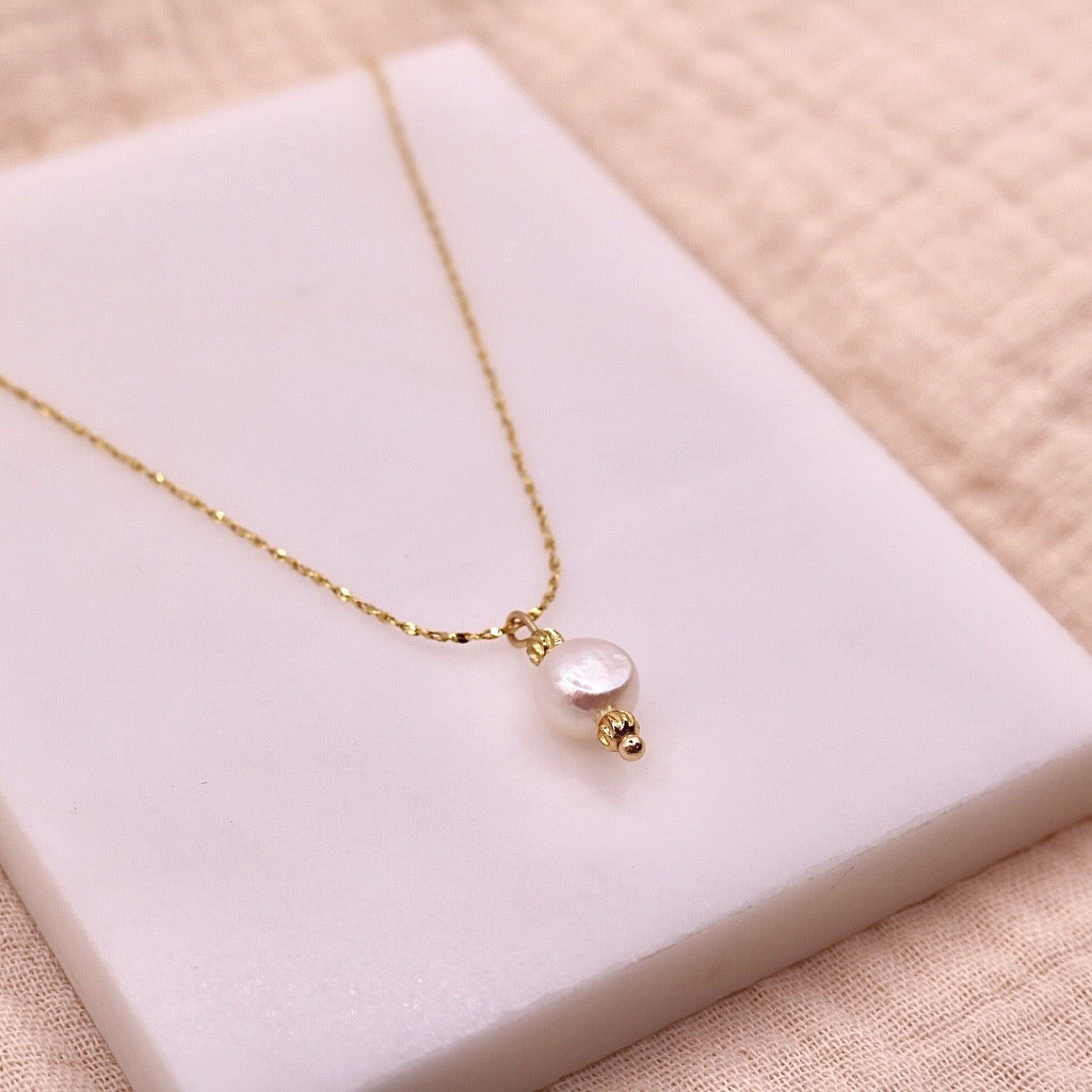 FRESH WATER PEARL NECKLACE IN 18K GOLD