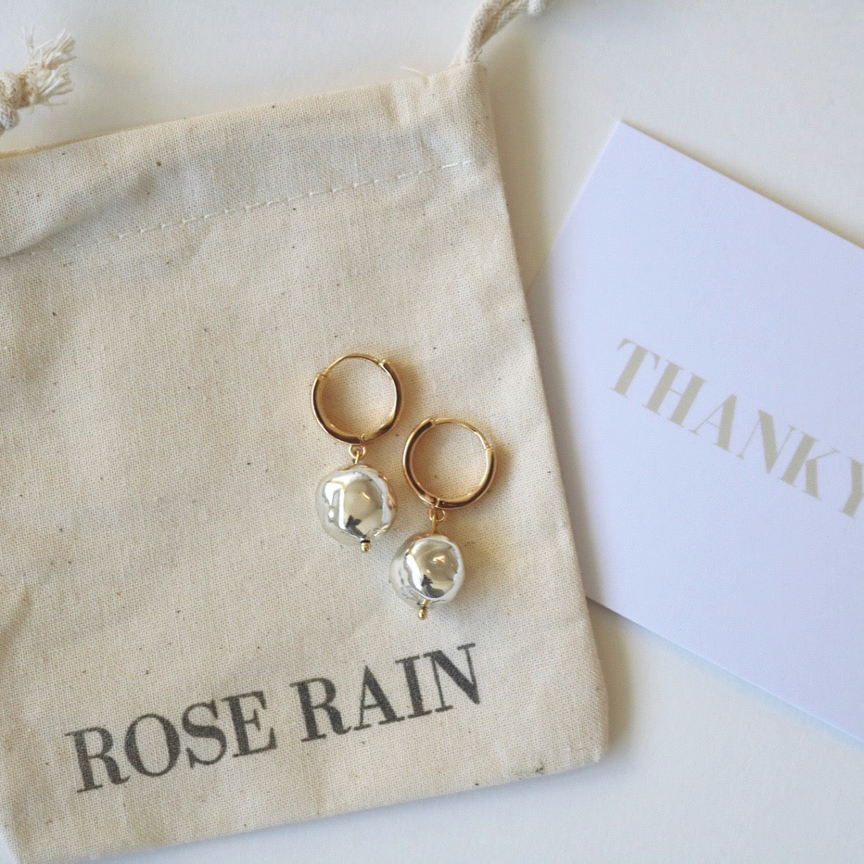 SILVER FRESHWATER PEARL HUGGIE EARRINGS IN 18K GOLD
