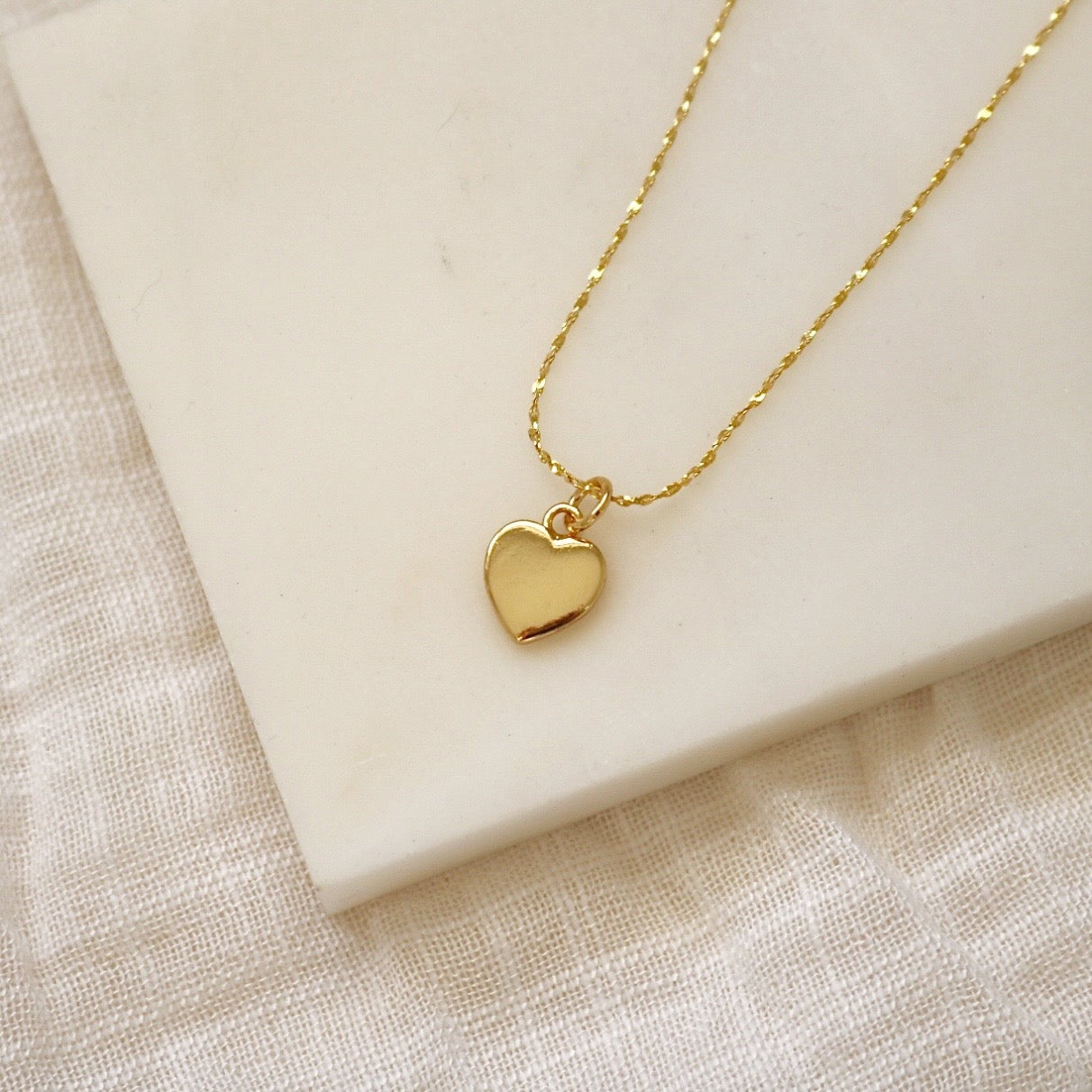 LOVE HEART NECKLACE IN 18K GOLD
