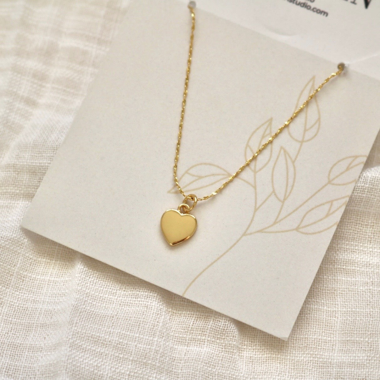 LOVE HEART NECKLACE IN 18K GOLD