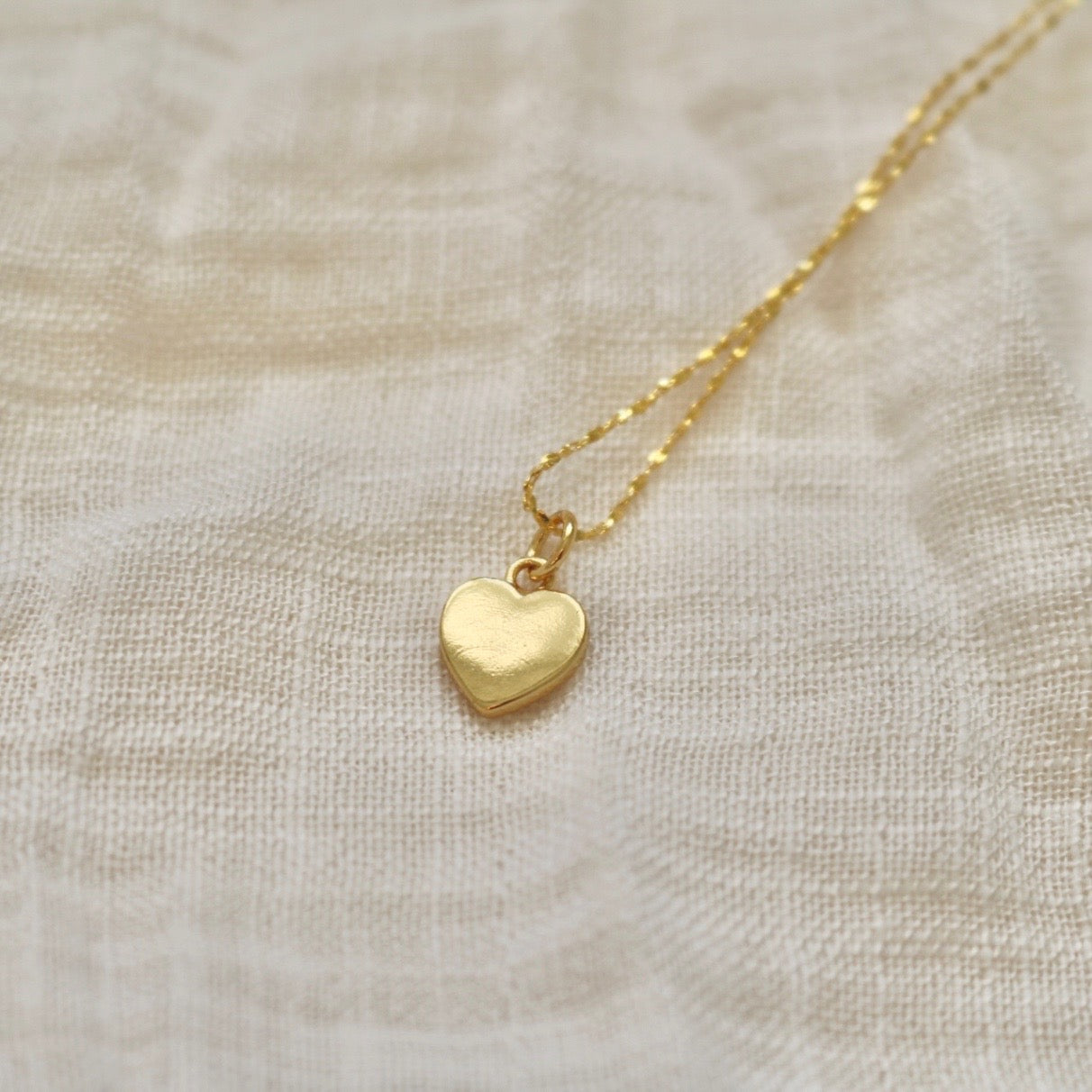 LOVE HEART NECKLACE IN 18K GOLD