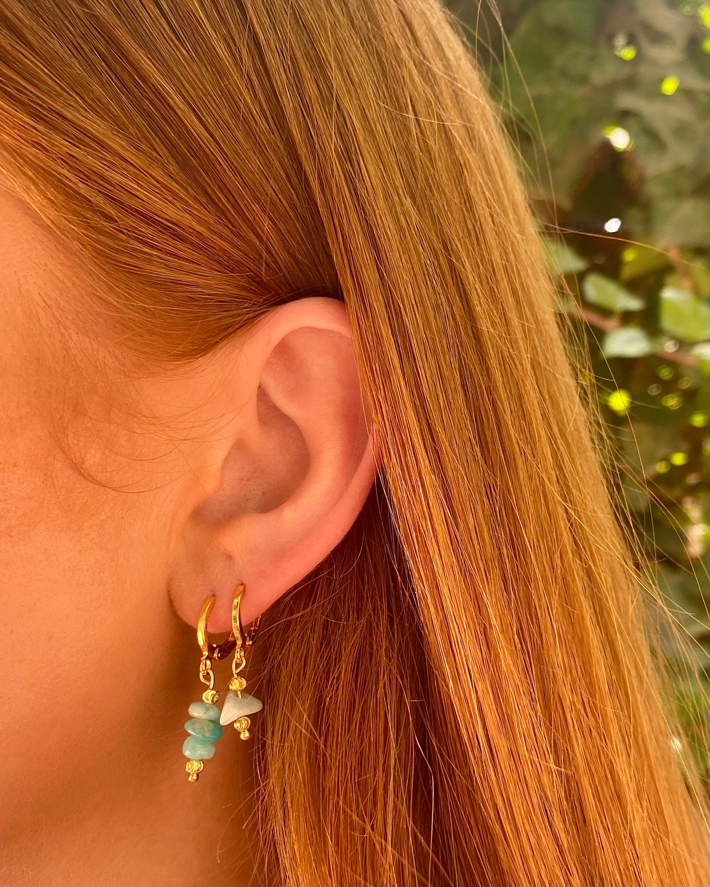 CLIP ON IRIS AMAZONITE HUGGIE EARRINGS IN 18K GOLD