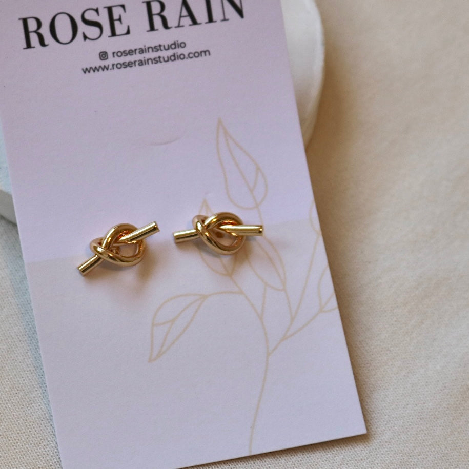 KNOT STUD EARRINGS IN 18K GOLD