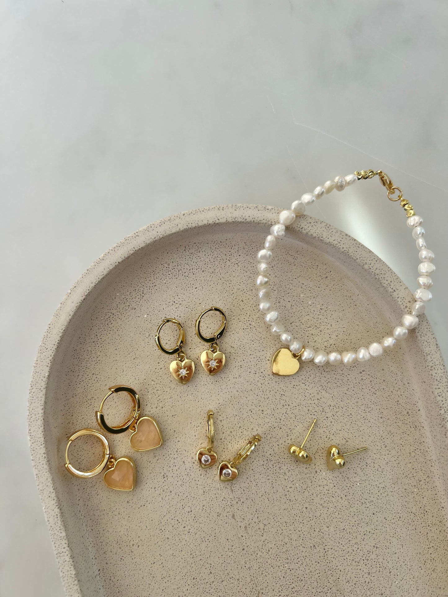 HEART STUD EARRINGS IN 18K GOLD