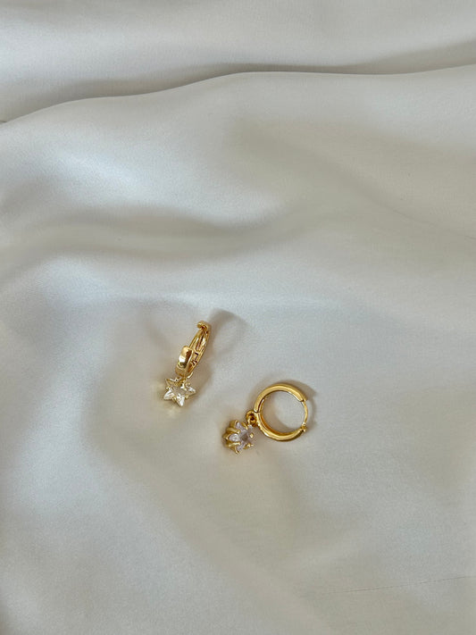 STELLA HUGGIE EARRINGS IN 18K GOLD