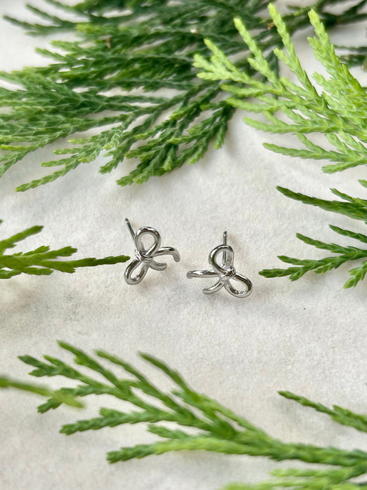 BOW STUD EARRINGS IN PLATINUM