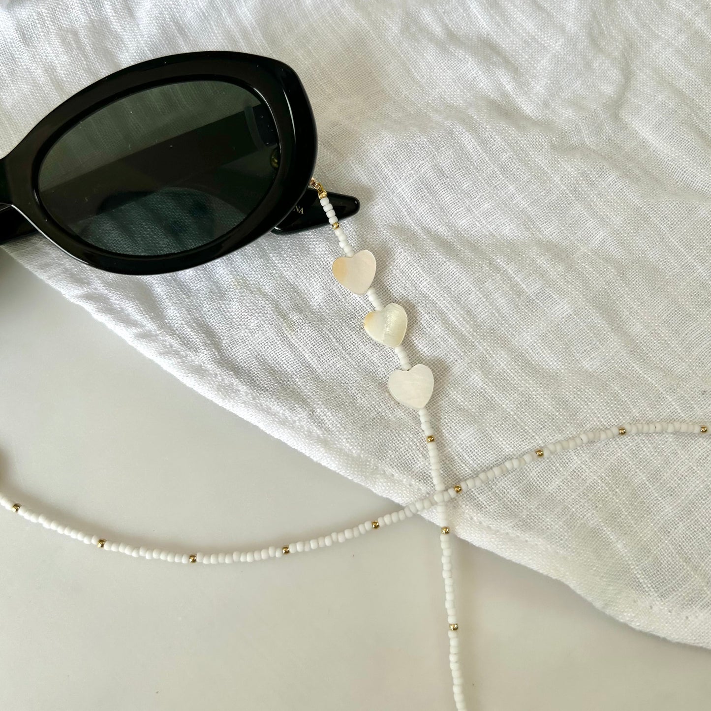 HEART FRESHWATER SHELL SUNGLASSES CHAIN IN 18K GOLD