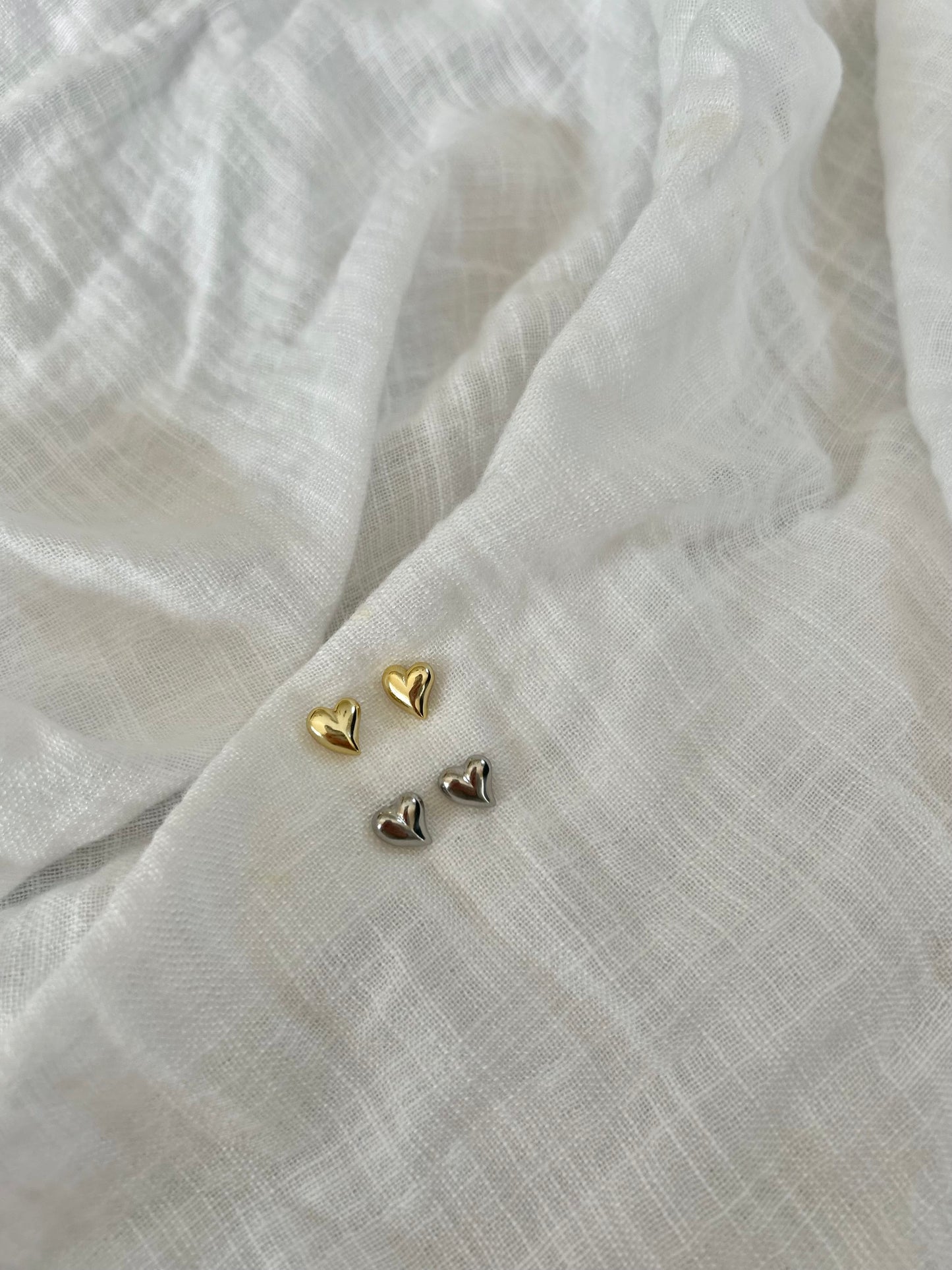HEART STUD EARRINGS IN SILVER