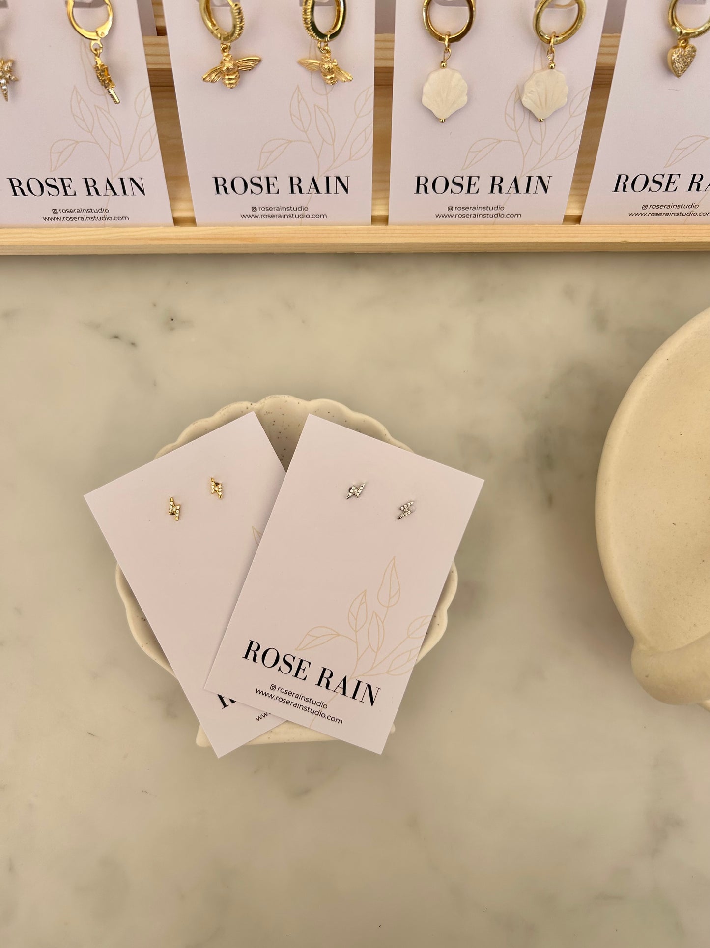 BOLT STUD EARRINGS IN PLATINUM