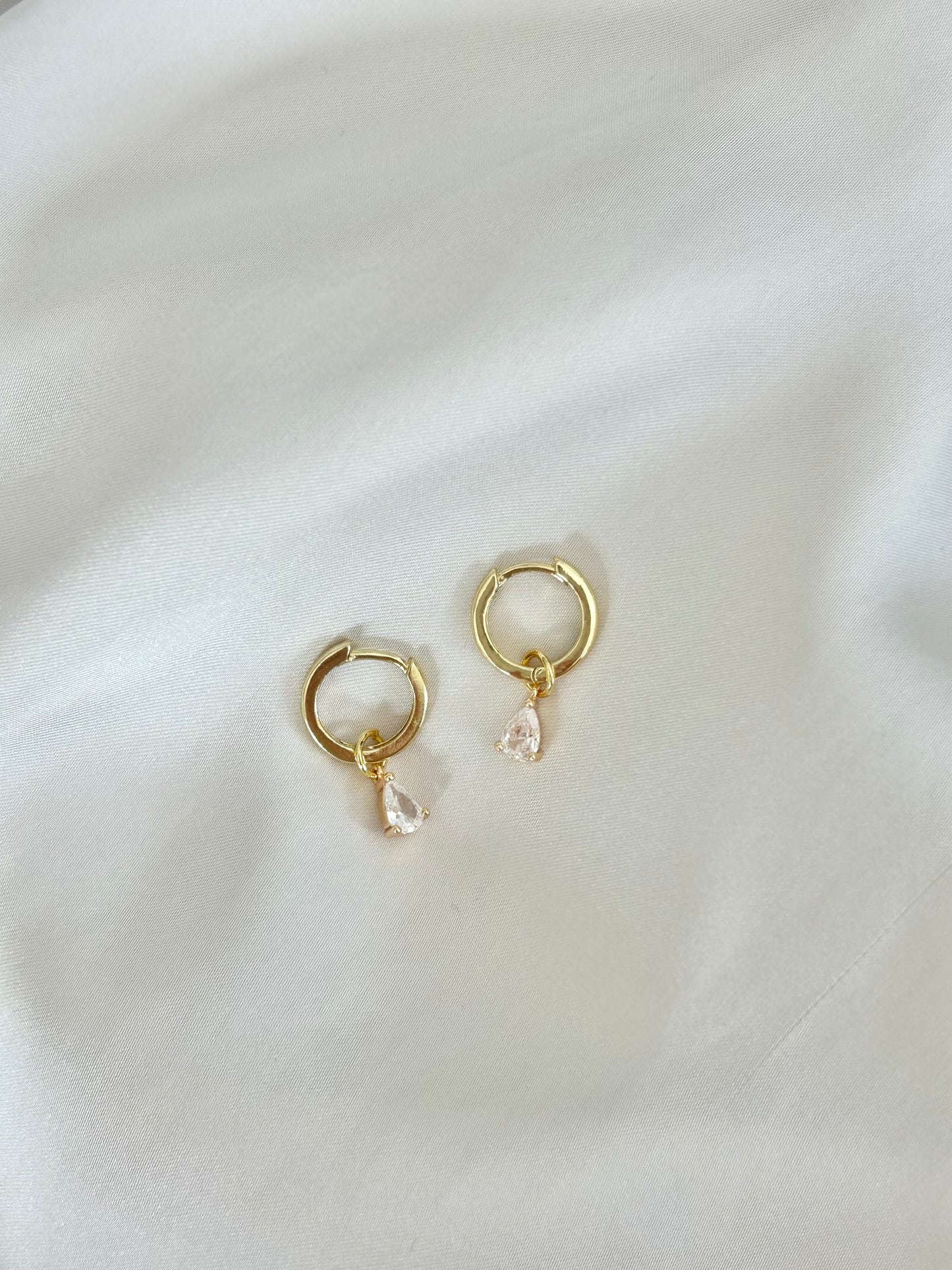DETACHABLE WHITE TEARDROP CHARM HUGGIE EARRINGS IN 18K GOLD